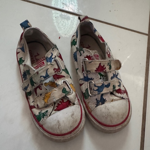 Toddler boys converse Dino. Velcro low tops - Picture 2 of 5